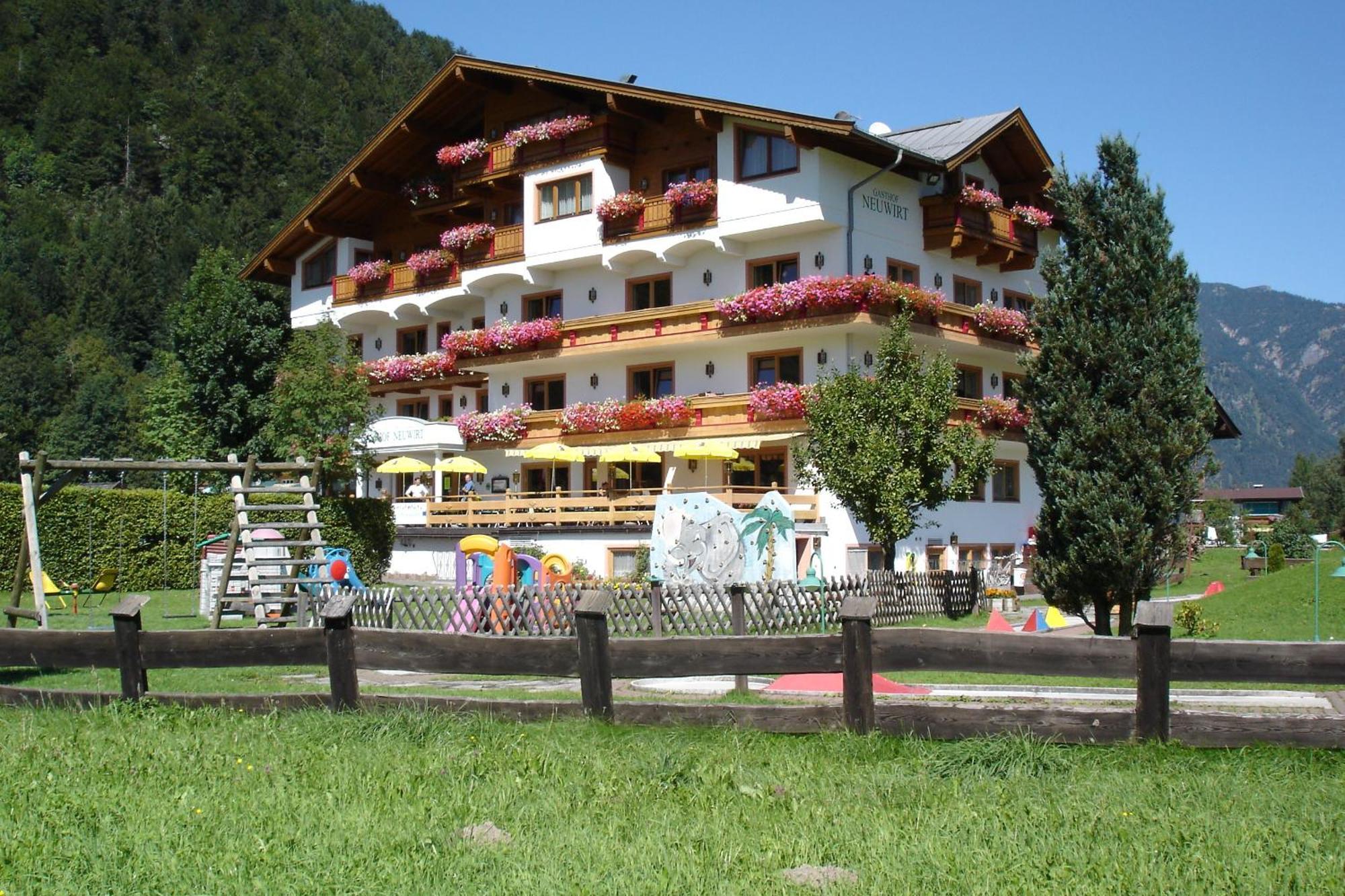 Hotel Neuwirt เคิร์ชดอร์ฟ อิน ทิโรล ภายนอก รูปภาพ
